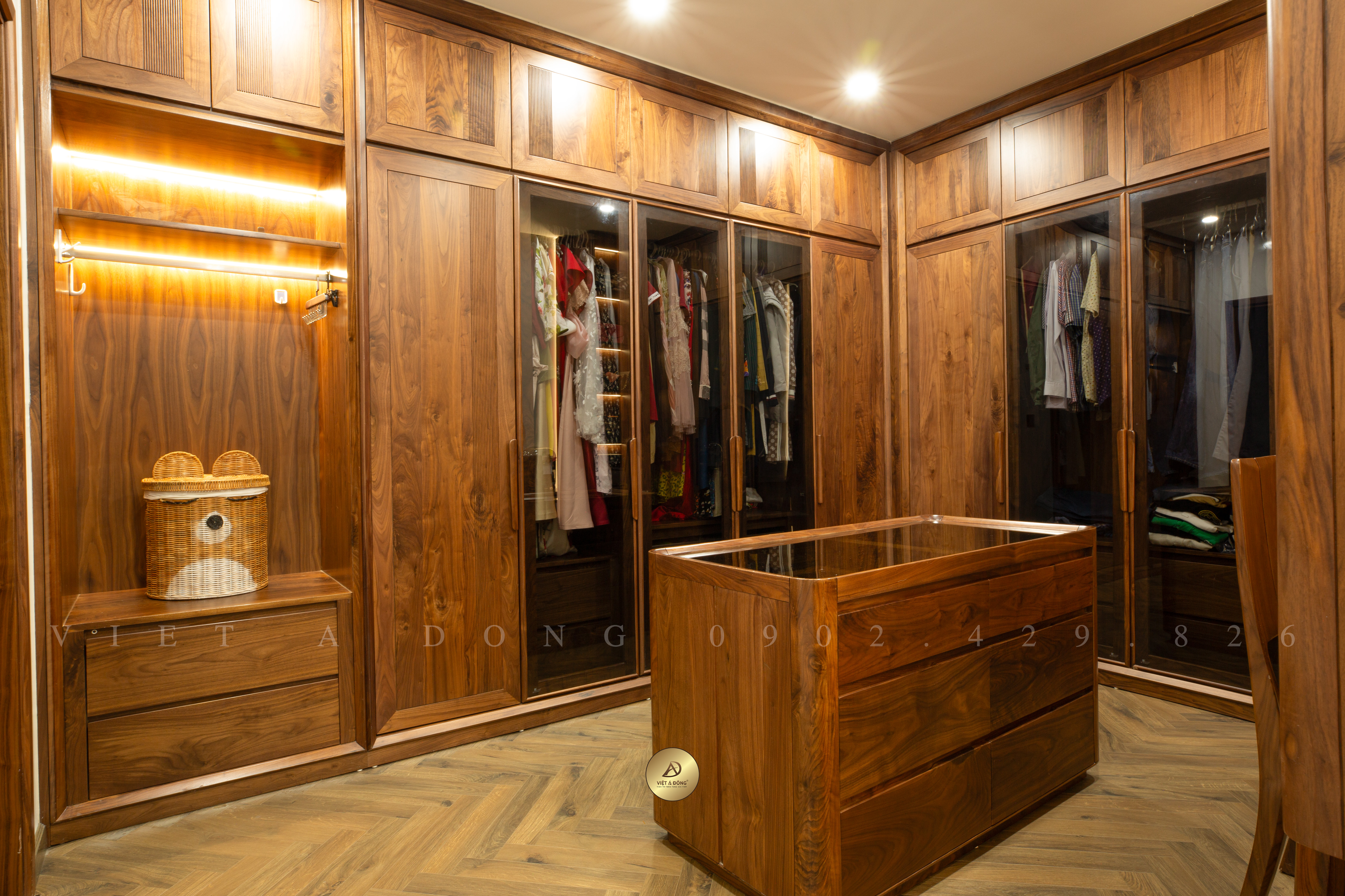 Mẫu sofa gỗ óc chó sang trọng